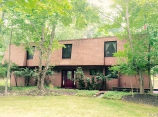 17 Dawn Ln, Airmont, NY 10901