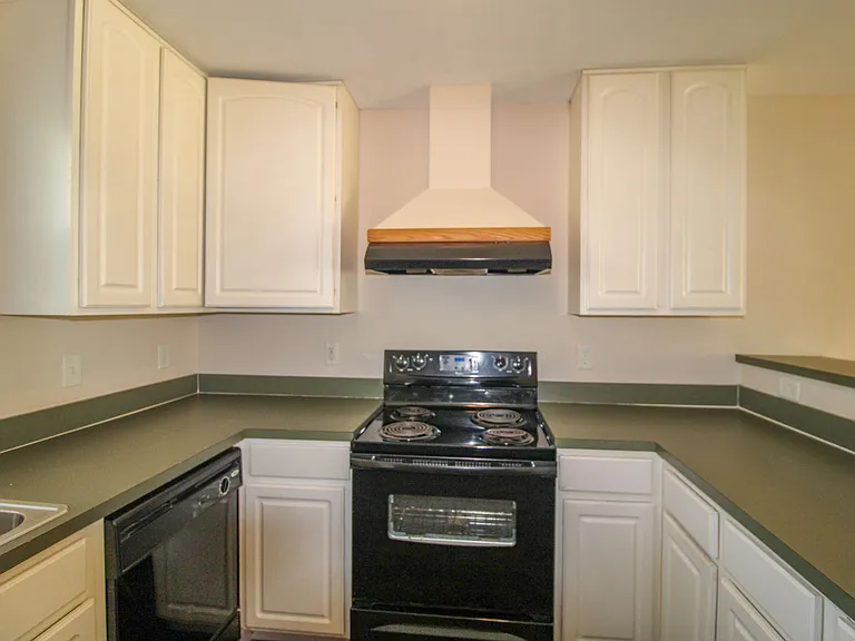 140 Meadows Ln — Photo 10