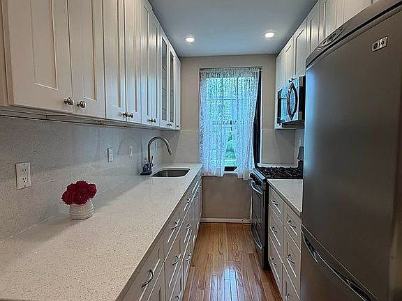 5th image of 70 47th Ave E Unit A