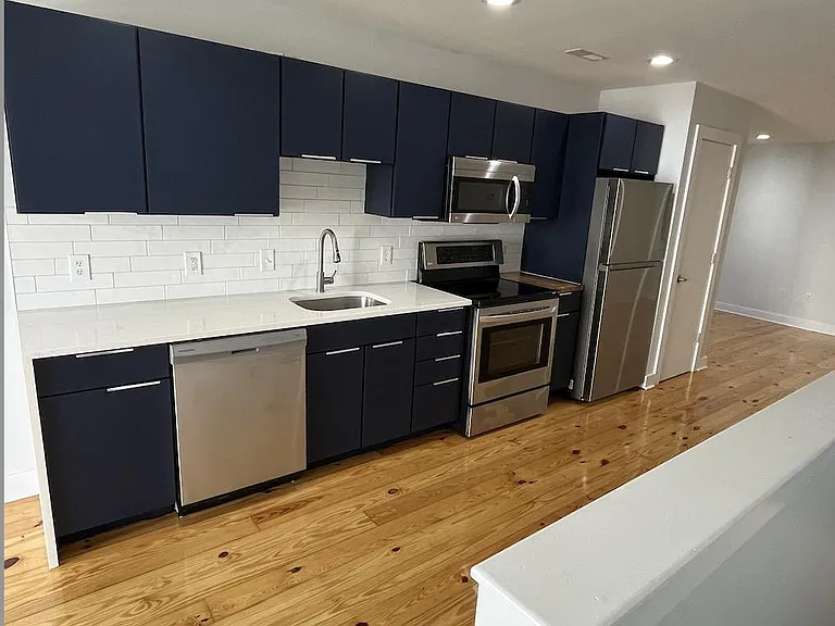 2127 Christian St #3 — Photo 2