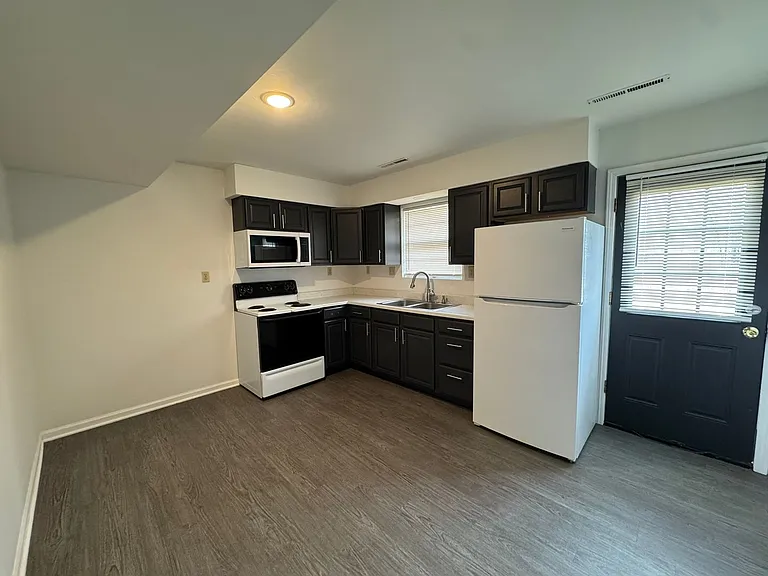 560 N East Park Ln — Photo 8