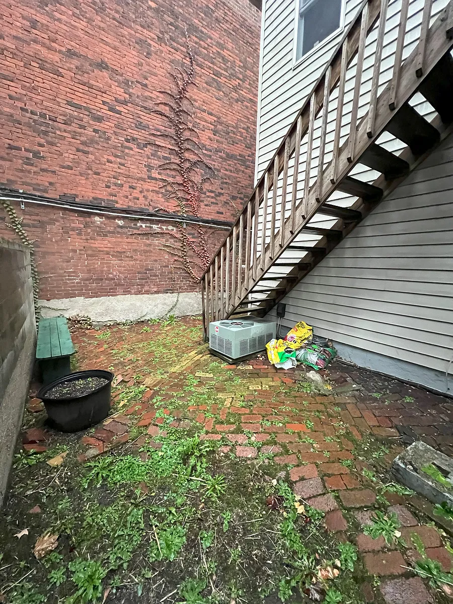 Building Photo - 2223 Jane St #1