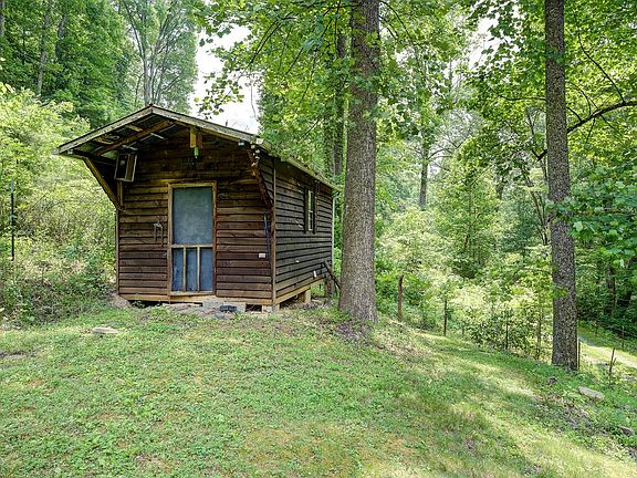 4th image of 1340 Barrett Hollow Rd