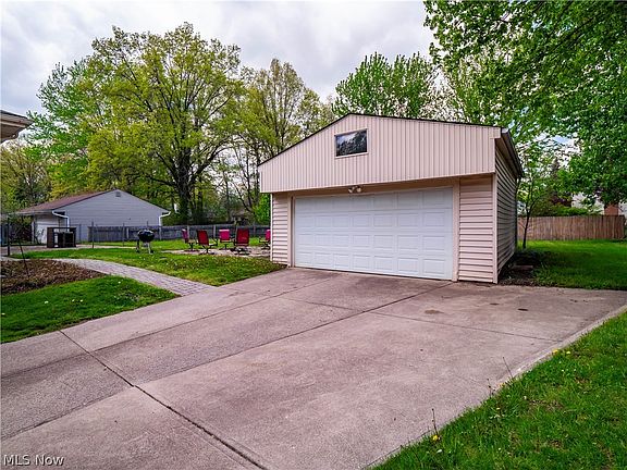 5th image of 27316 Hollywood Dr