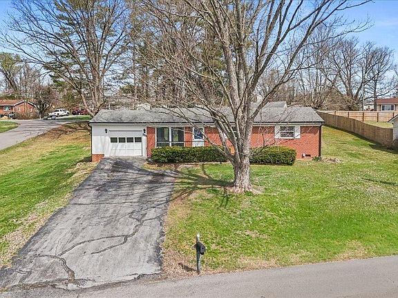 2nd image of 208 Lynfield Rd