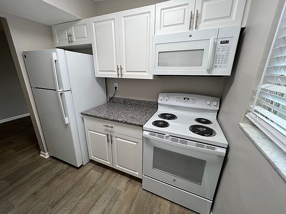 3rd image of 529 30th Ave N APT 16