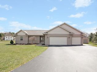 902 Juniper Ct, Menomonie, WI 54751