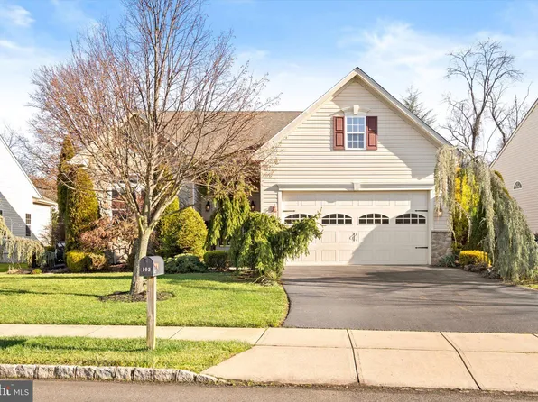 102 Abrams Dr, Florence, NJ 08518