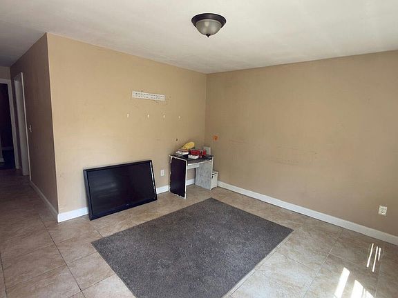 5th image of 19149 Fleming St