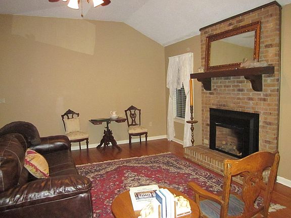 4th image of 236 Dogwood Ln