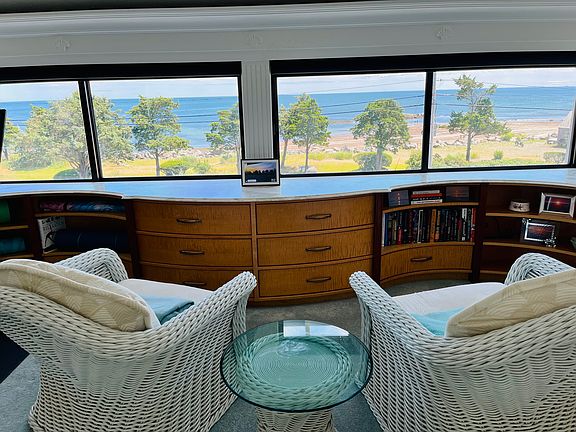 3rd image of 947 Ocean Blvd #10