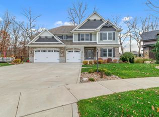 987 Sylvia Ln, Crown Point, IN 46307