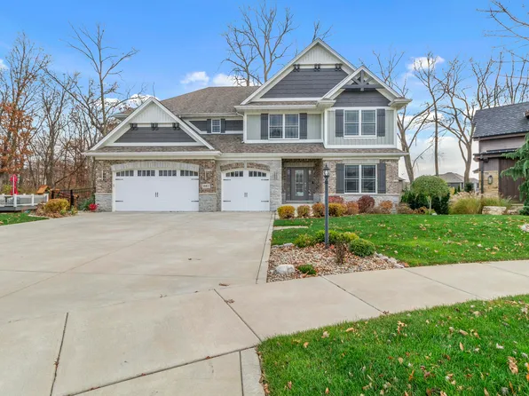 987 Sylvia Ln, Crown Point, IN 46307