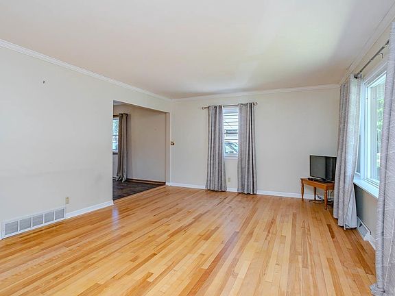 3rd image of 1111 MARQUARDT ROAD
