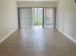 5821 Washington St APT 28, Hollywood, FL 33023