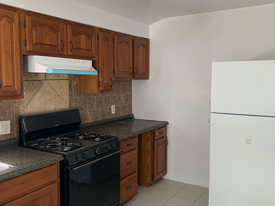 1st image of 1060 Victory Blvd