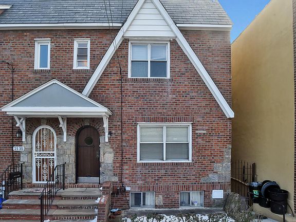 2nd image of 2137 32nd St