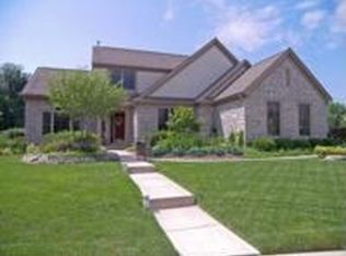 7494 Heathewood Ln, Dublin, OH 43017