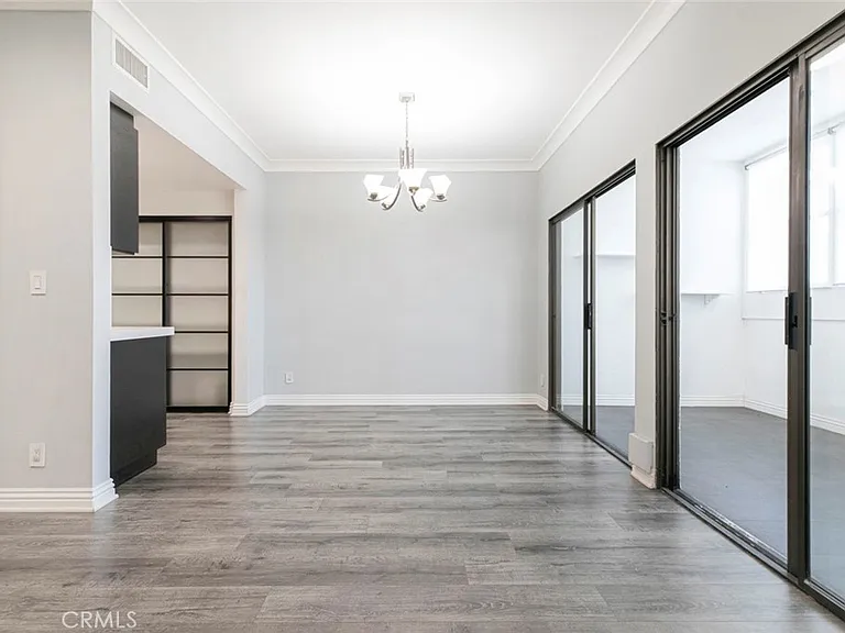 234 N Kenwood St — Photo 8