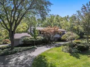 4282 Stoneleigh Rd, Bloomfield Hills, MI 48302