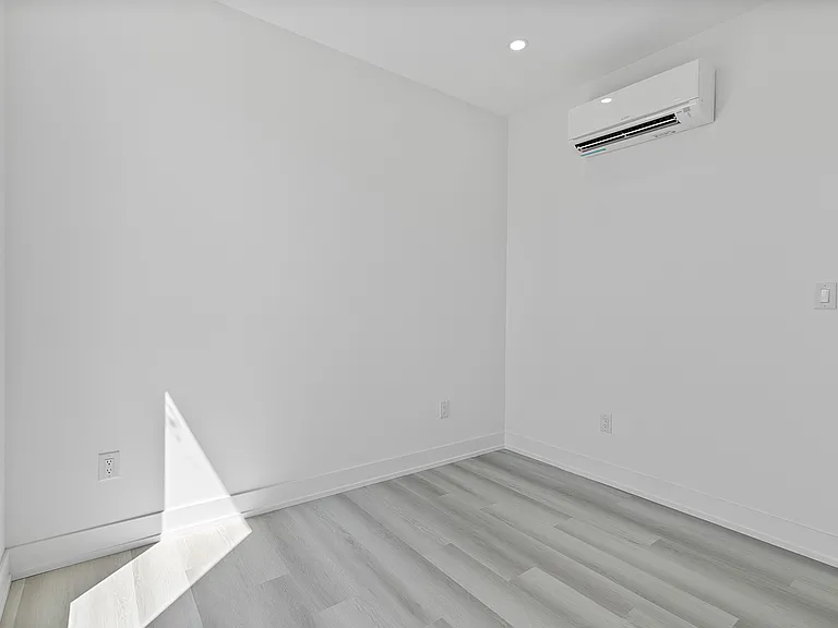 587 Oakwood Ave — Photo 98