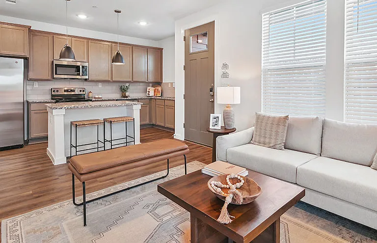 Canvas at Grand Prairie Townhomes — Photo 9