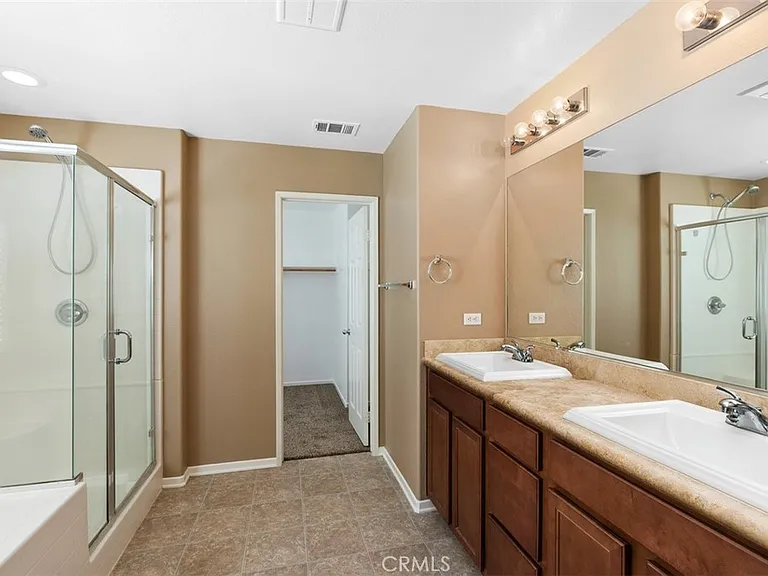 40485 Amesbury Ln — Photo 13