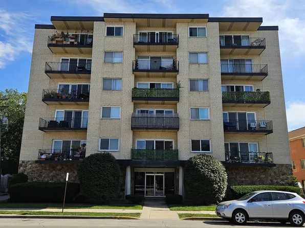 7314 Randolph St APT 4F, Forest Park, IL 60130