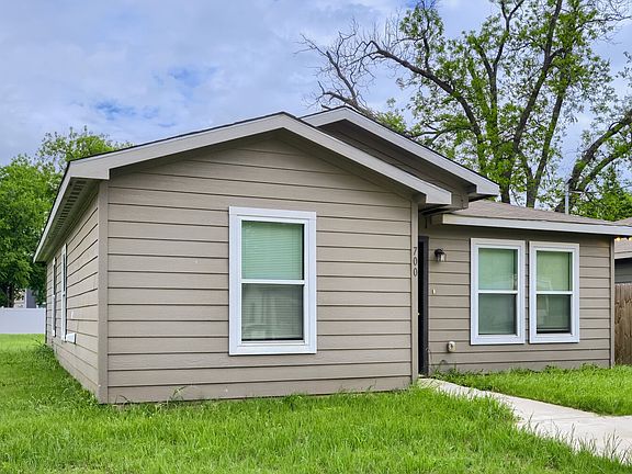 2nd image of 700 E Pecan Ave
