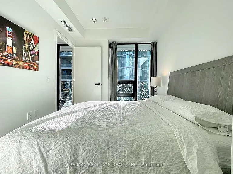 55 Charles St E #1609 — Photo 9