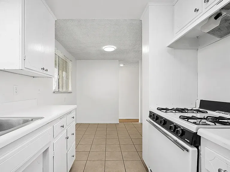 Goshen Apartments — Photo 20