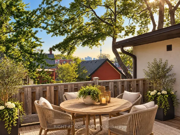 2 Afton Ave #4, Toronto, ON M6J 1R7
