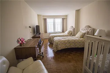 Rented by R New York