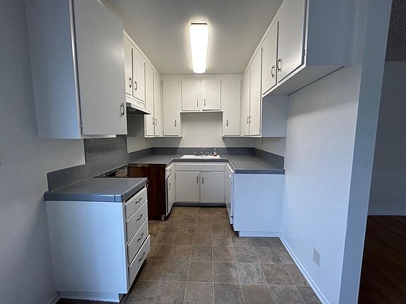 4th image of 10847 Kling St APT 4