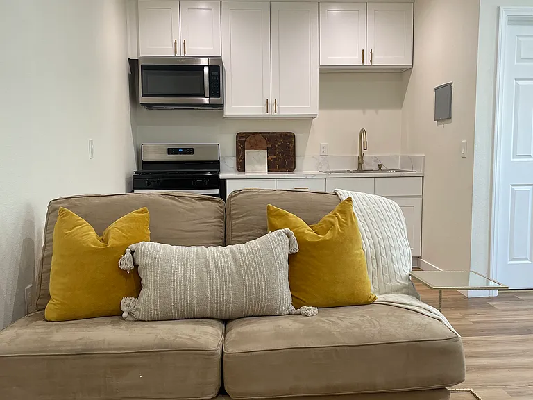 281 E Edna Pl — Photo 9