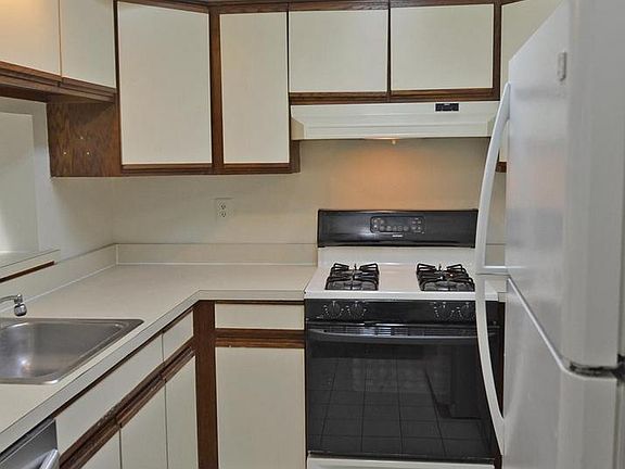 5th image of 14374 Gringsby Ct