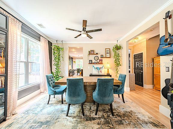 3rd image of 22 Timbercrest Cir