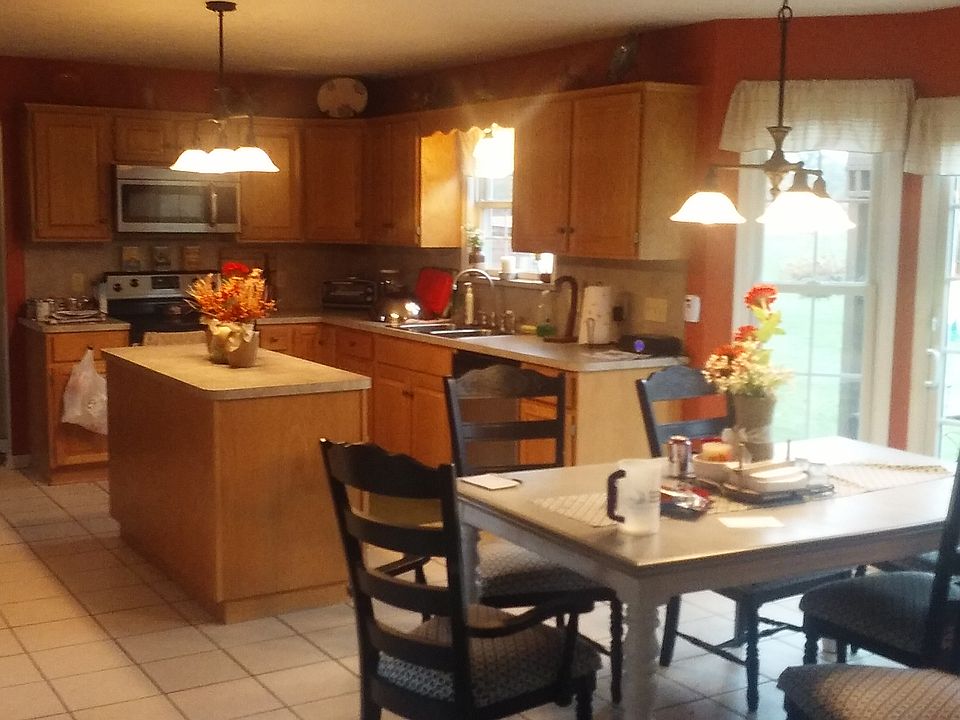 2nd image of 15335 Goudy Rd