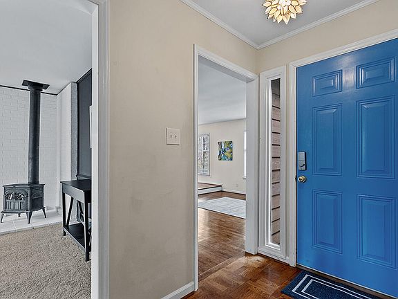 3rd image of 517 Gentry Ln