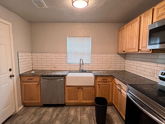 5th image of 1041 SW 24th St