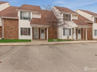 8 Nicholas Ct, Spotswood, NJ 08884