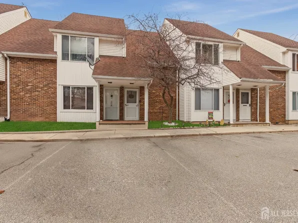 8 Nicholas Ct, Spotswood, NJ 08884