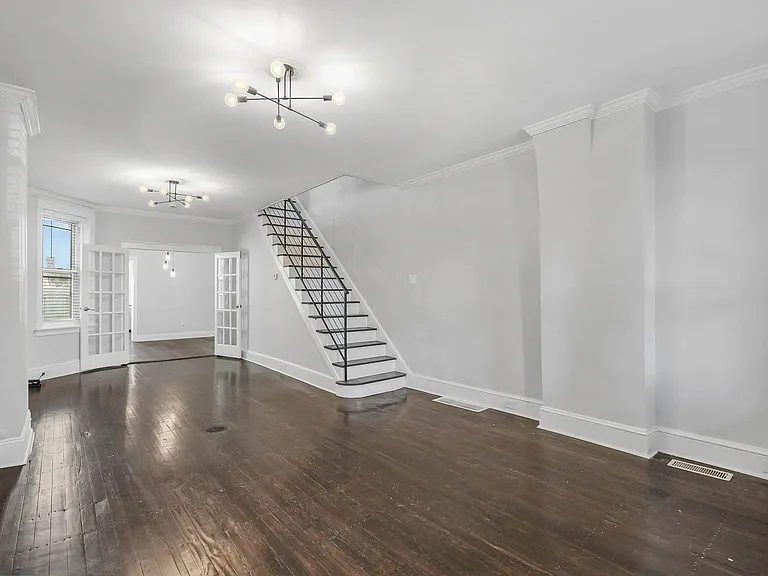 2609 E Ontario St — Photo 8