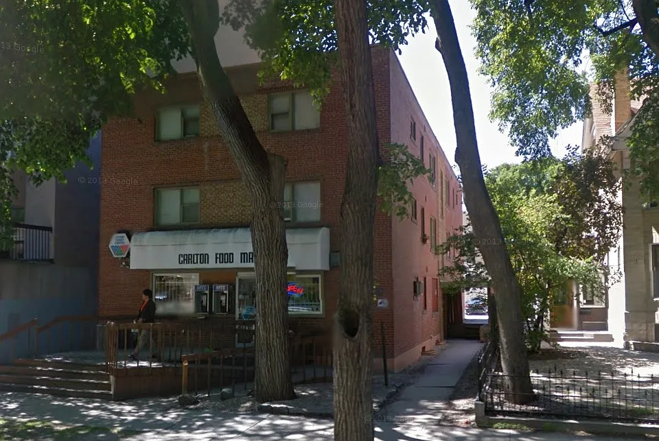 30 Carlton St #10