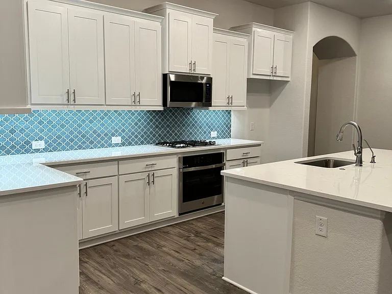 2504 Tilden Ln — Photo 4
