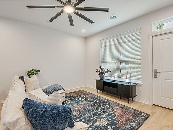 2nd image of 258 Richards St