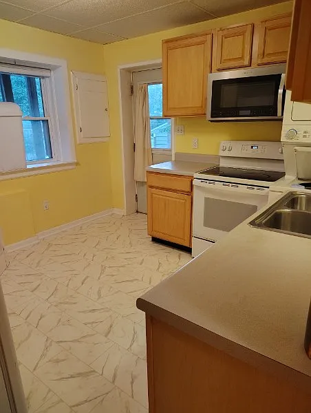 1 bed, 1024 sqft, $1,350 — Photo 3