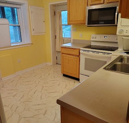3rd image of 1431 Forest Ridge Rd