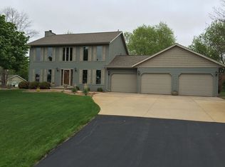 W6720 Green Willow Ln, Greenville, WI 54942