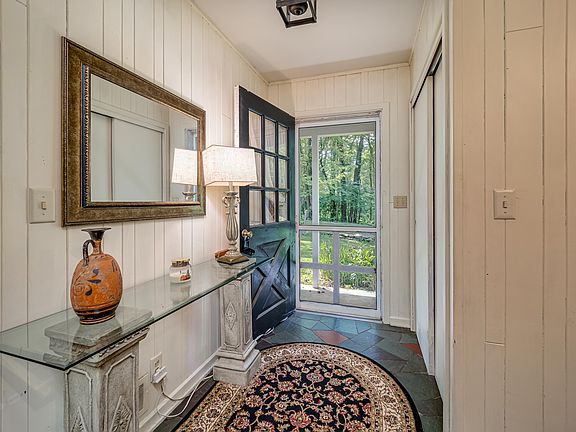 4th image of 698 Highland Dr